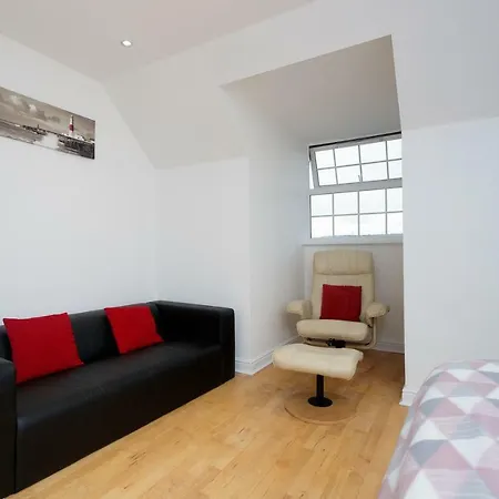 Valentino House Leeds (West Yorkshire)